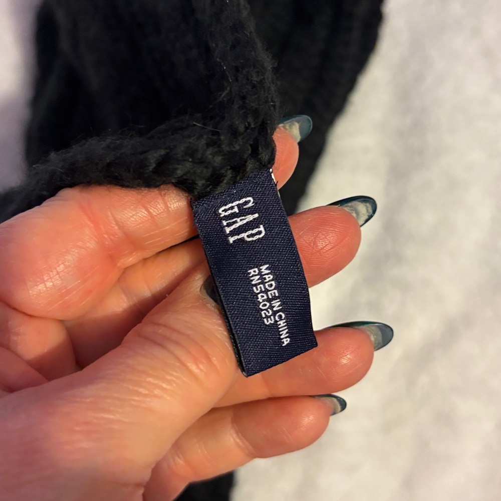GAP Black Knit Scarf with Tassels - Picture 4 of 9